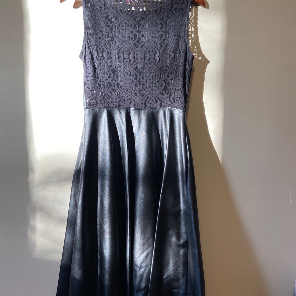 Dress - Picture 3 of 5